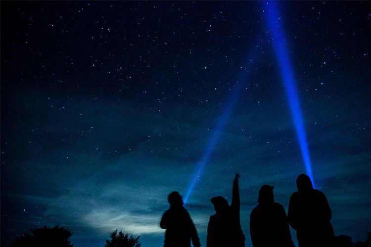 Sky,Aurora,Light,Atmosphere,Space,Night,Astronomical object,Electric blue,Darkness,Photography