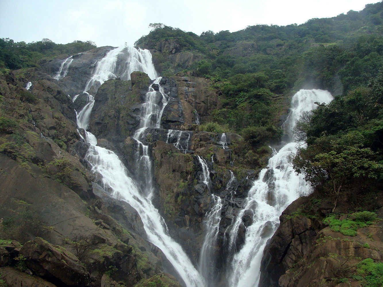 Waterfall,Water resources,Body of water,Natural landscape,Water,Nature,Watercourse,Nature reserve,Chute,Hill station