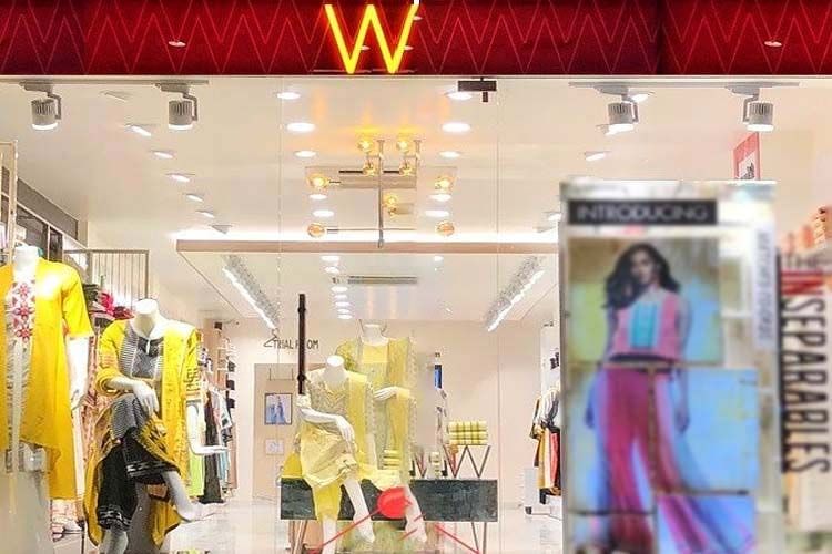 Boutique,Display window,Retail,Fashion,Outlet store,Fashion design,Building,Shopping,Room,Shopping mall