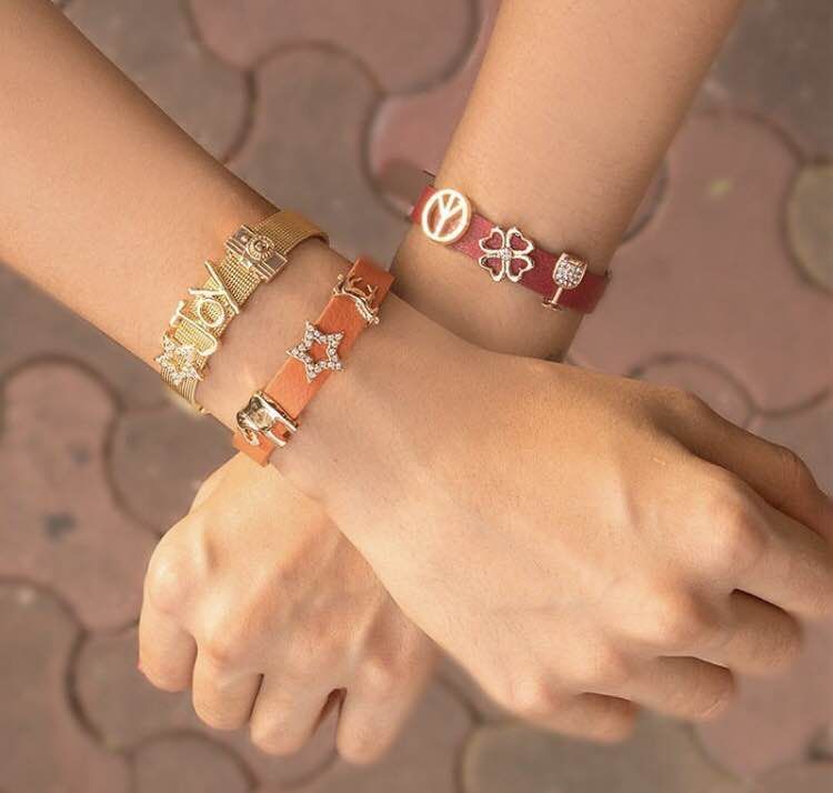 Finger,Wrist,Jewellery,Fashion accessory,Bracelet,Hand,Nail,Bangle,Wristband,Peach