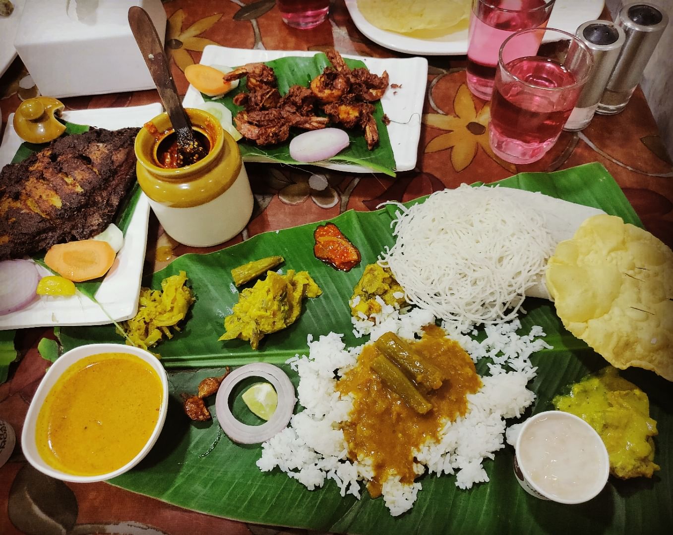 Dish,Food,Cuisine,Meal,Steamed rice,Banana leaf rice,White rice,Ingredient,Rice,Lunch