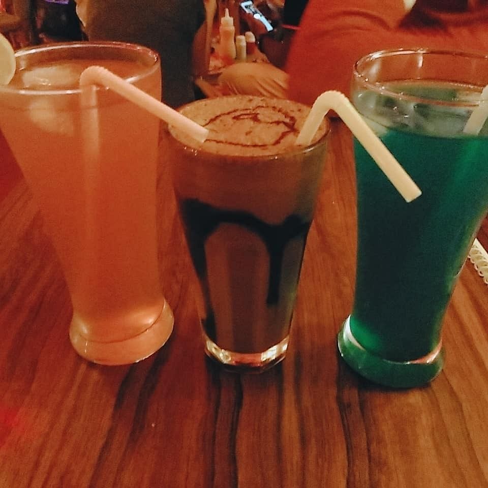 Drink,Non-alcoholic beverage,Alcoholic beverage,Distilled beverage,Milkshake,Food,Beer cocktail,Juice,Beer,Cocktail