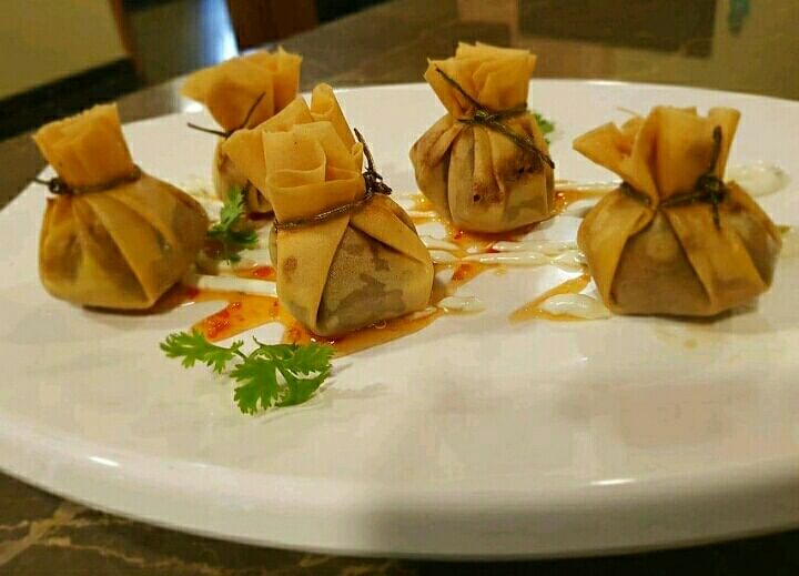 Dish,Food,Cuisine,Ingredient,Produce,Filo,Chinese food,Recipe,appetizer,Wonton