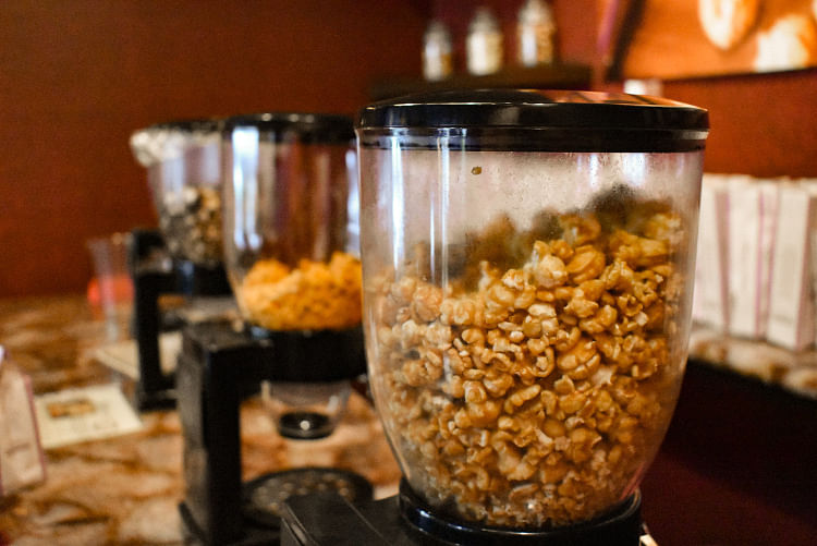 Food,Popcorn,Caramel corn,Kettle corn,Cuisine,Snack,Dish,Ingredient,Granola,Meal