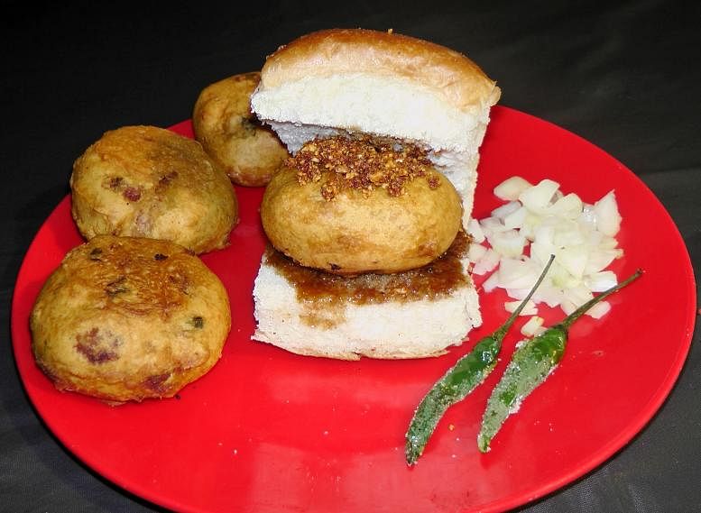 Dish,Food,Cuisine,Fast food,Ingredient,Slider,Hamburger,Finger food,Produce,Fried food