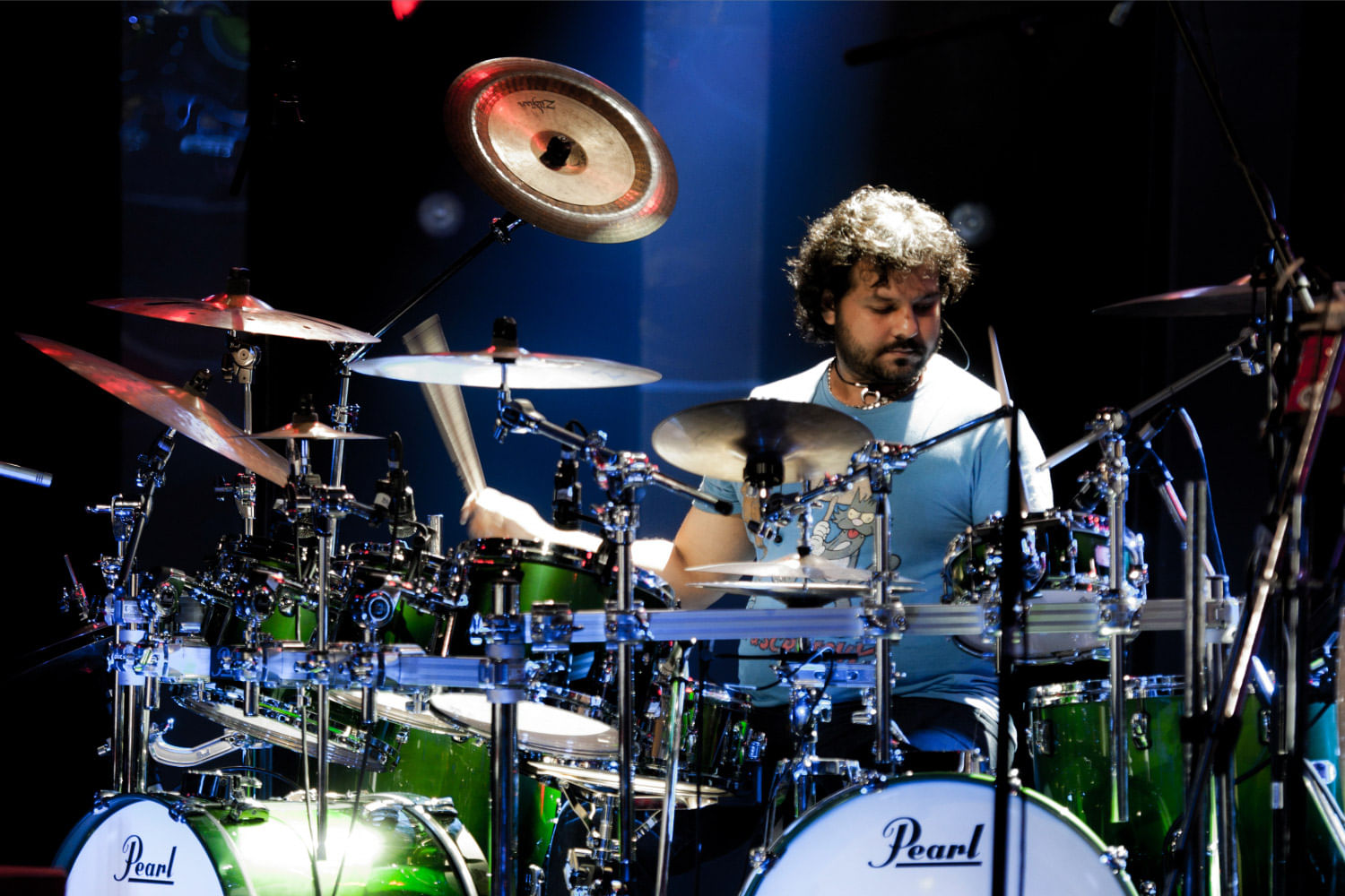 Drum,Musician,Drummer,Musical instrument,Tom-tom drum,Drums,Drumhead,Percussion,Performance,Percussionist