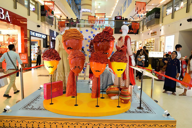 Shopping mall,Fun,Design,Display window,Sculpture,Retail,Art,Leisure,Statue,Visual arts