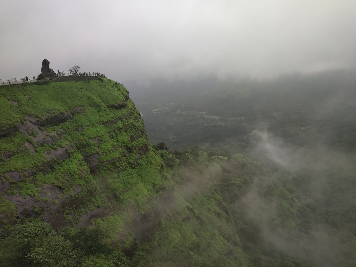 Mist,Atmospheric phenomenon,Hill station,Fog,Highland,Haze,Terrain,Drizzle,Hill,Sky