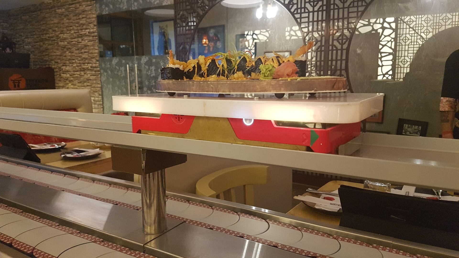 Display case,Interior design,Room,Architecture,Restaurant,Building,Food court,Food,Fast food restaurant