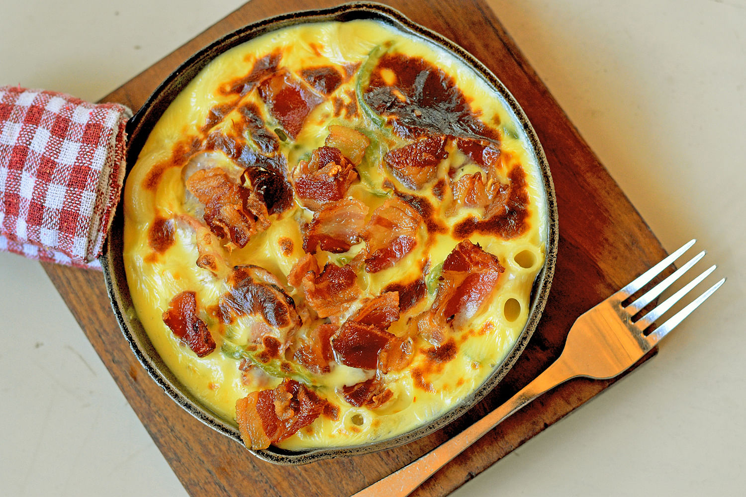 Dish,Food,Cuisine,Ingredient,Pizza cheese,Pizza,Tartiflette,Flatbread,Italian food,Strata