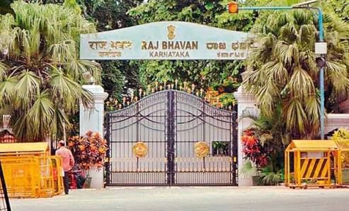 Gate,Tree,Architecture,Plant,Botanical garden,Building