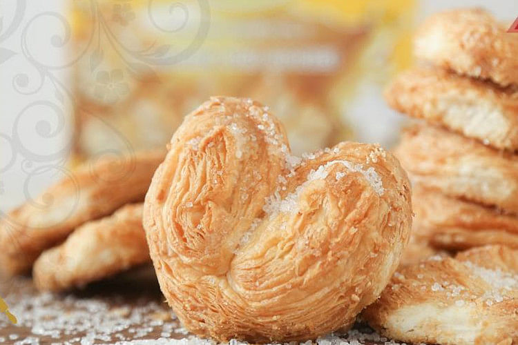 Food,Cuisine,Dish,Baked goods,Palmier,Close-up,Fried dough,Cruller,Puff pastry,Fried food