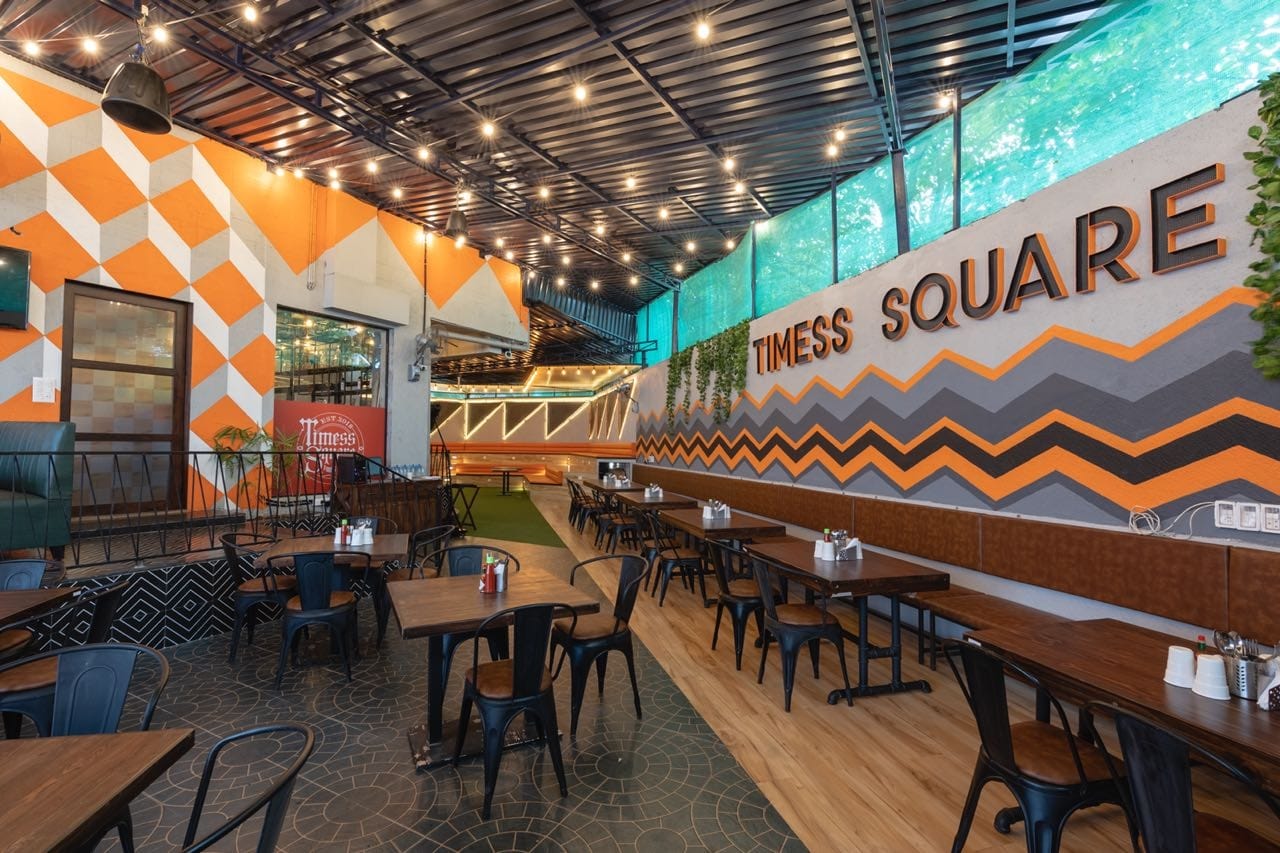 Restaurant,Building,Food court,Interior design,Room,Architecture,Leisure,Table,Furniture,Cafeteria