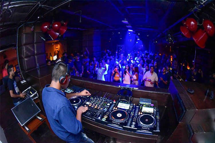 Nightclub,Deejay,Electronics,Music venue,Disco,Disc jockey,Music,Event,Cdj,Photography