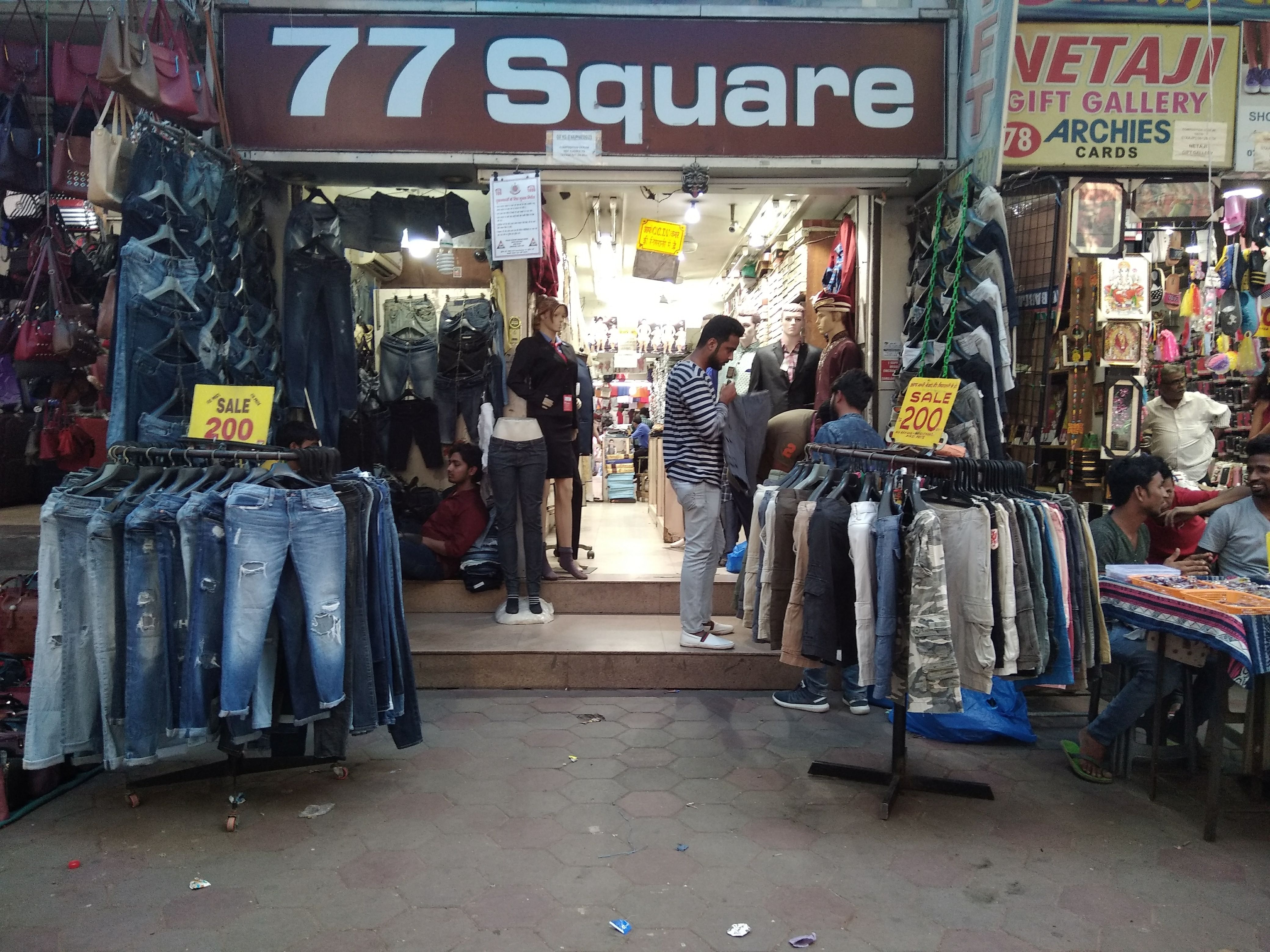 Selling,Bazaar,Public space,Market,Marketplace,Shopping,Building,Retail,Street,Trade
