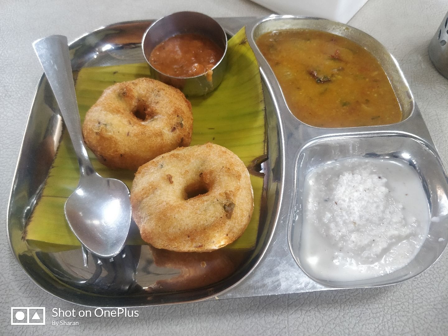 Dish,Food,Cuisine,Bagel,Ingredient,Vada,Produce,South Indian cuisine,Baked goods,Snack