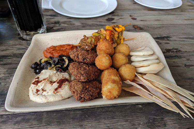 Dish,Food,Cuisine,Ingredient,Fried food,Falafel,Meatball,Produce,Staple food,Meal