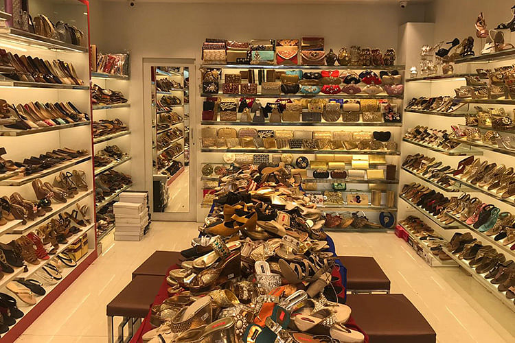 Footwear,Collection,Shoe store,Building,Shoe,Outlet store,Retail,Inventory,Athletic shoe