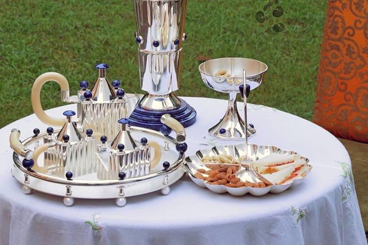 Tableware,Serveware,Dishware,Porcelain,Table,Platter,Plate,Cutlery,Meal,Household silver