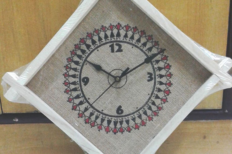 Clock,Home accessories,Wall clock,Furniture