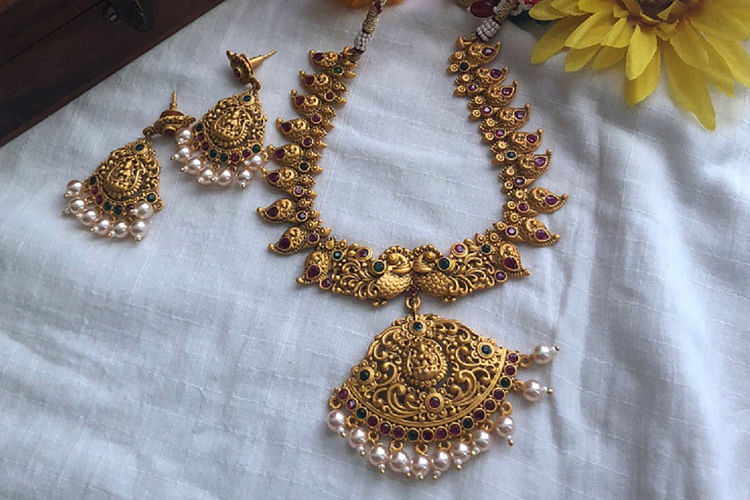 Jewellery,Necklace,Fashion accessory,Gold,Body jewelry,Metal,Jewelry making