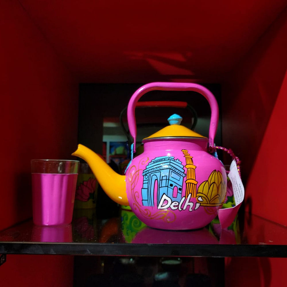 Teapot,Kettle,Pink,Purple,Magenta,Still life photography,Still life,Tableware,Small appliance,Playset