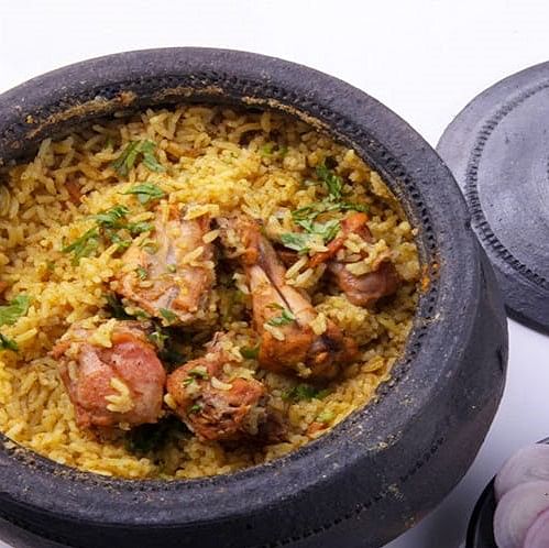 Dish,Cuisine,Food,Biryani,Rice,Meat,Ingredient,Claypot chicken rice,Jambalaya,Kabsa