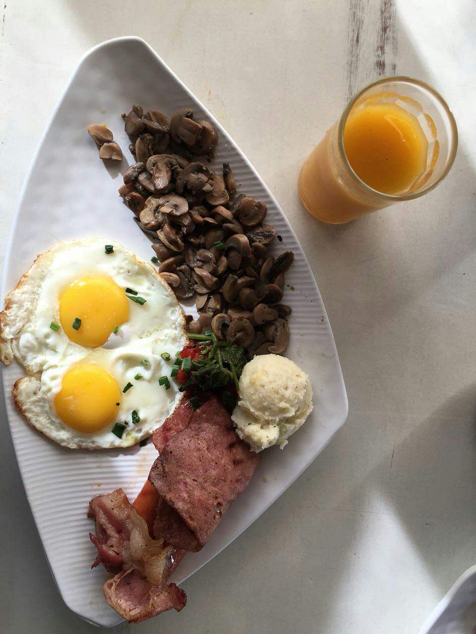 Dish,Food,Cuisine,Breakfast,Brunch,Ingredient,Fried egg,Meal,Full breakfast,Meat