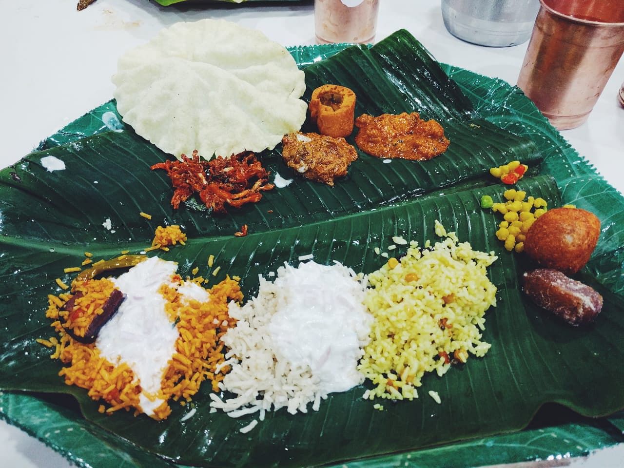 Dish,Food,Cuisine,Banana leaf rice,Ingredient,Rice,Steamed rice,Nasi uduk,Leaf,Nasi liwet