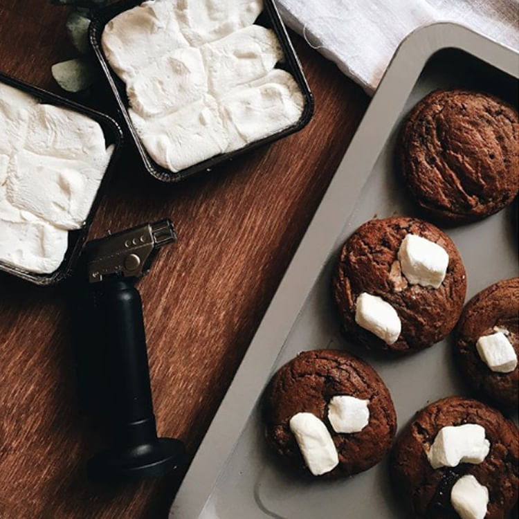 Food,Snack,Cuisine,Cookies and crackers,Cookie,Dish,Dessert,Chocolate,Marshmallow,Baked goods