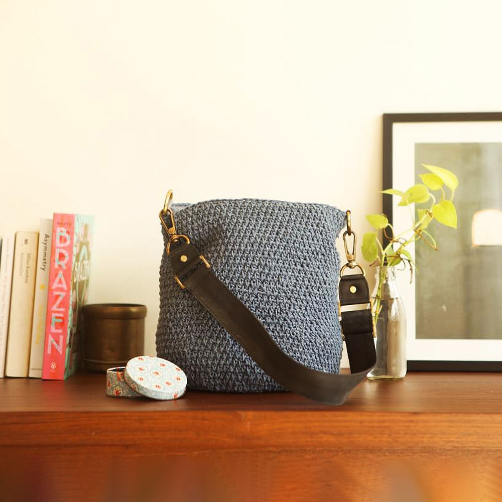 Bag,Handbag,Brown,Fashion accessory,Diaper bag,Beige,Still life photography