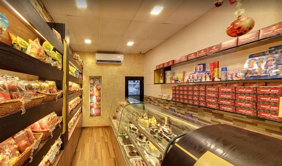 Supermarket,Grocery store,Building,Retail,Convenience store,Aisle,Convenience food,Delicatessen,Interior design,Food