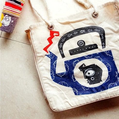 White,Product,Bag,Jeans,Handbag,Fashion,T-shirt,Pocket,Design,Textile