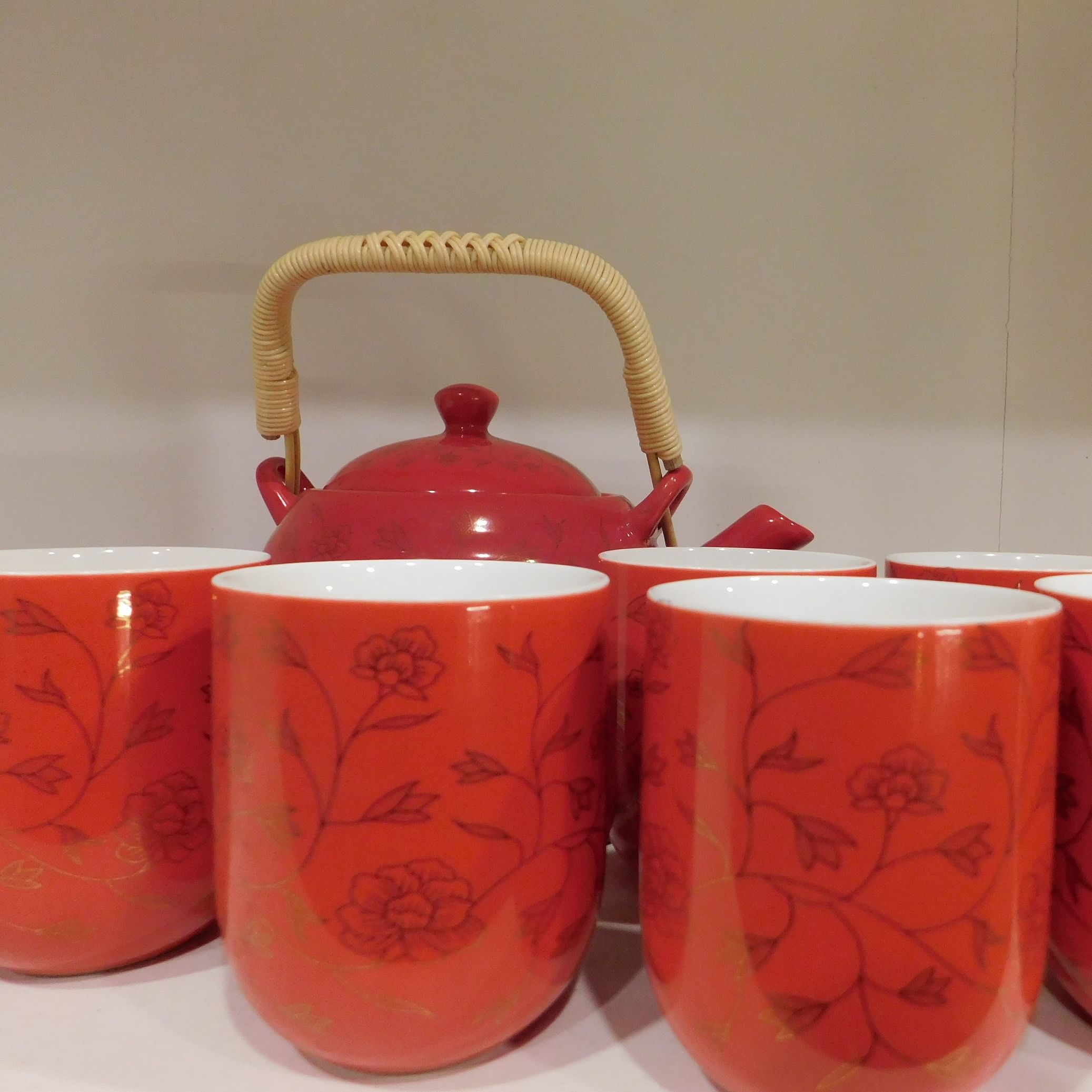 Red,Lid,Orange,Ceramic,Material property,Tableware,Peach