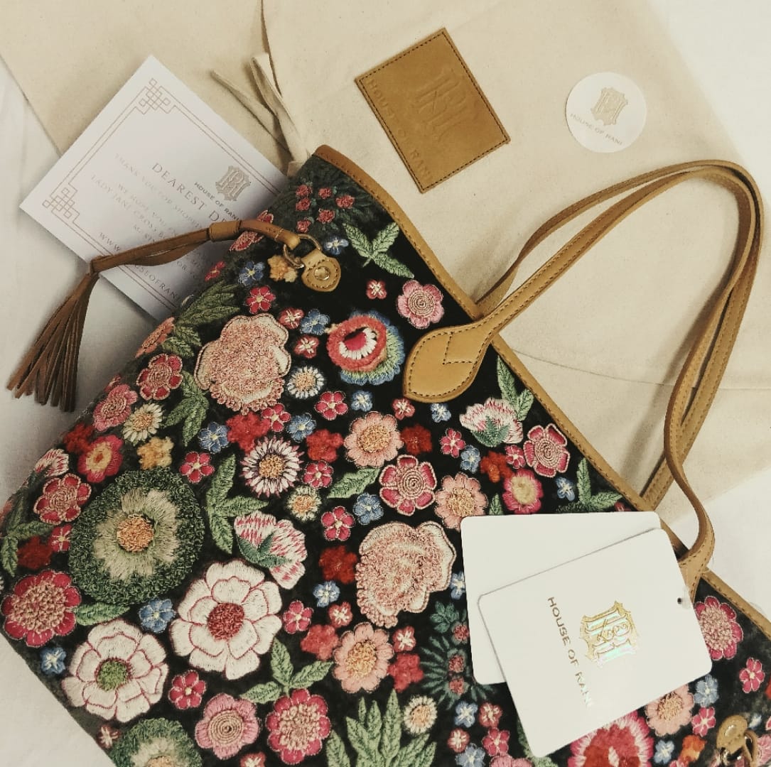 Bag,Coin purse,Fashion accessory,Handbag,Textile,Plant,Circle,Flower,Pattern,Floral design