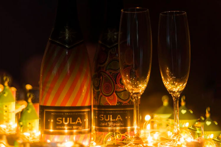 Stemware,Champagne stemware,Drinkware,Wine glass,Drink,Glass,Alcoholic beverage,Wine,Champagne,Tableware