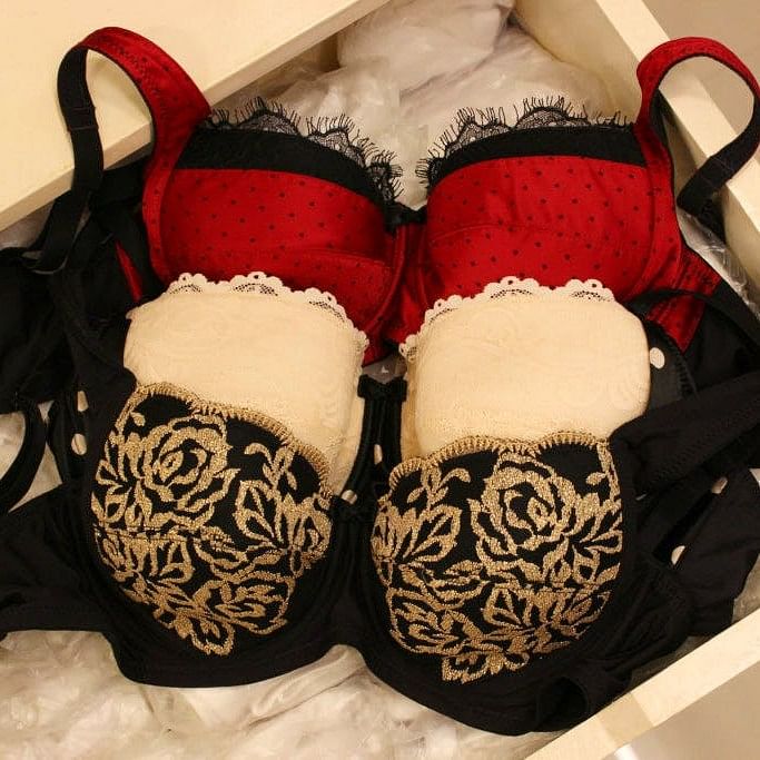 Brassiere,Clothing,Undergarment,Lingerie,Briefs,Lingerie top,Footwear,Lace,Underpants,Shoe