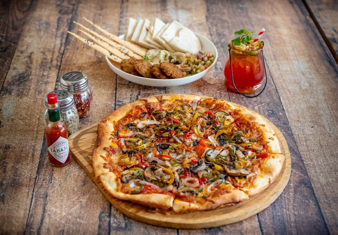 Dish,Food,Cuisine,Pizza,Ingredient,California-style pizza,Junk food,Flatbread,Fast food,Italian food