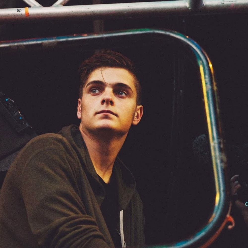 Face,Head,Cool,Forehead,Eyewear,Glasses,Portrait,Space,Smile