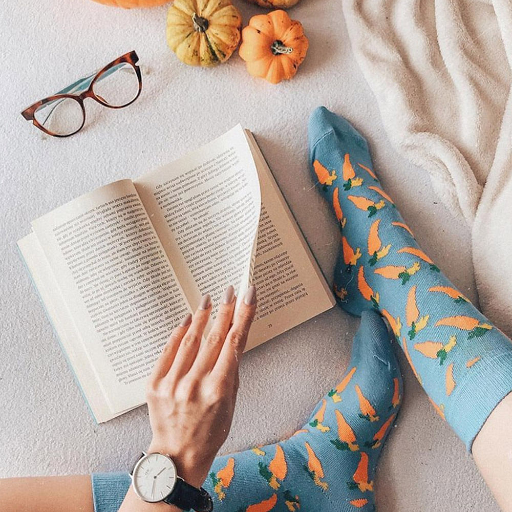 Glasses,Eyewear,Arm,Turquoise,Orange,Hand,Finger,Joint,Leg,Textile