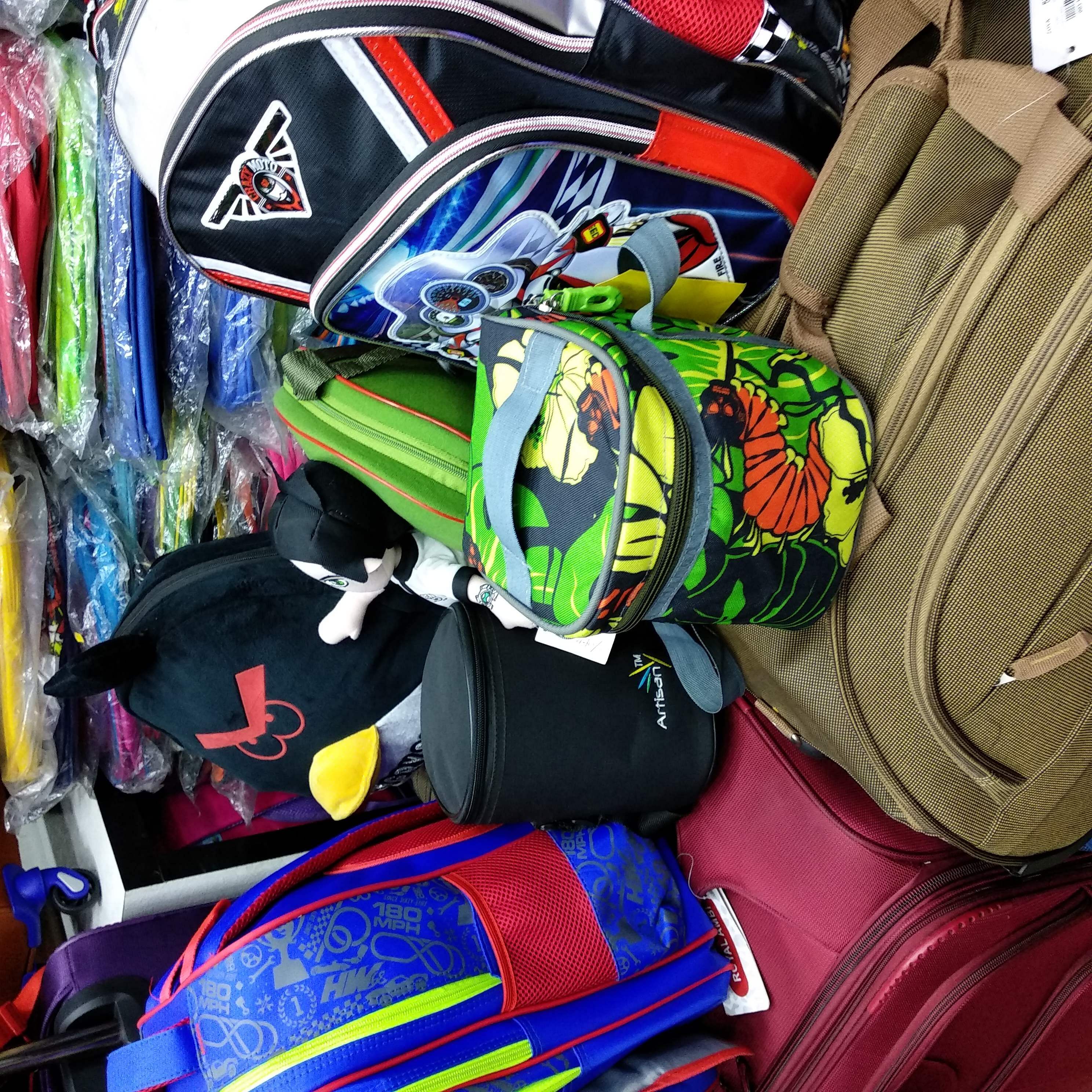 Helmet,Personal protective equipment,Motorcycle helmet,Headgear,Fashion accessory,Hand luggage,Baggage