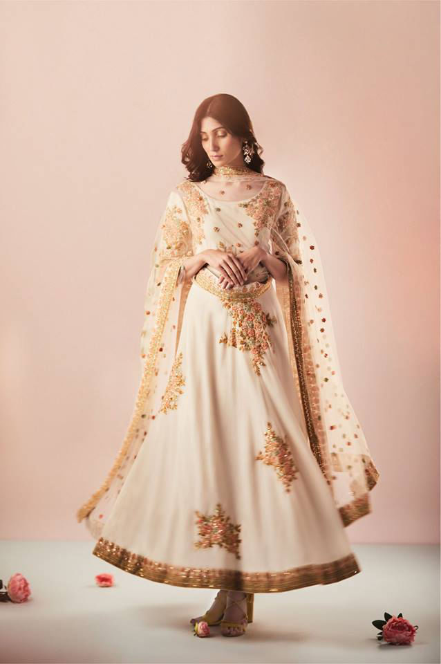 Clothing,White,Dress,Formal wear,Lady,Fashion,Gown,Peach,Beige,Fashion design