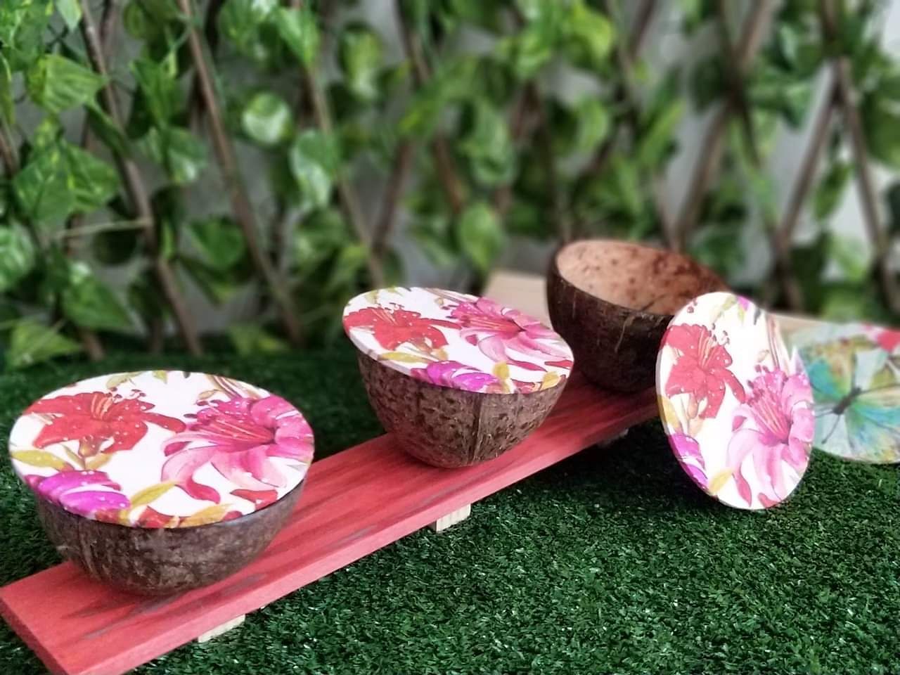 Pink,Petal,Wood,Table,Food,Baking cup,Plant,Flower,Tableware,Dessert