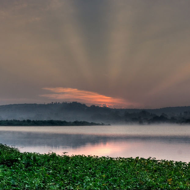 Sky,Nature,Water,Cloud,Atmospheric phenomenon,Lake,Morning,Natural landscape,Loch,Evening