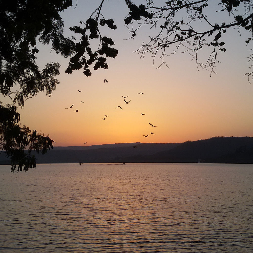 Sky,Body of water,Horizon,Water,Sunset,Afterglow,Cloud,Evening,Water resources,Morning