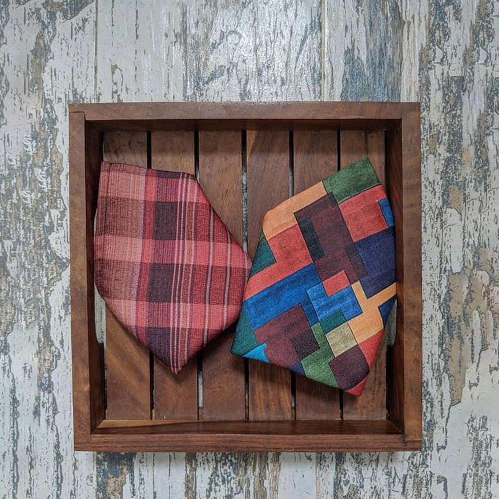 Plaid,Wood,Pattern,Textile,Design,Tartan,Wood stain,Tie,Rectangle,Pattern