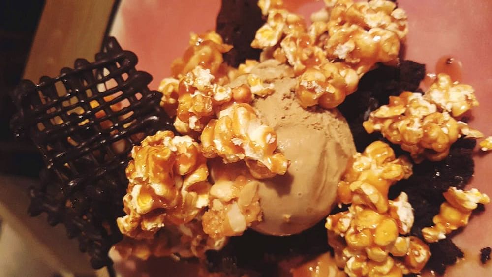 Cuisine,Kettle corn,Food,Dish,Popcorn,Caramel corn,Ingredient,Snack,Caramel,Chikki