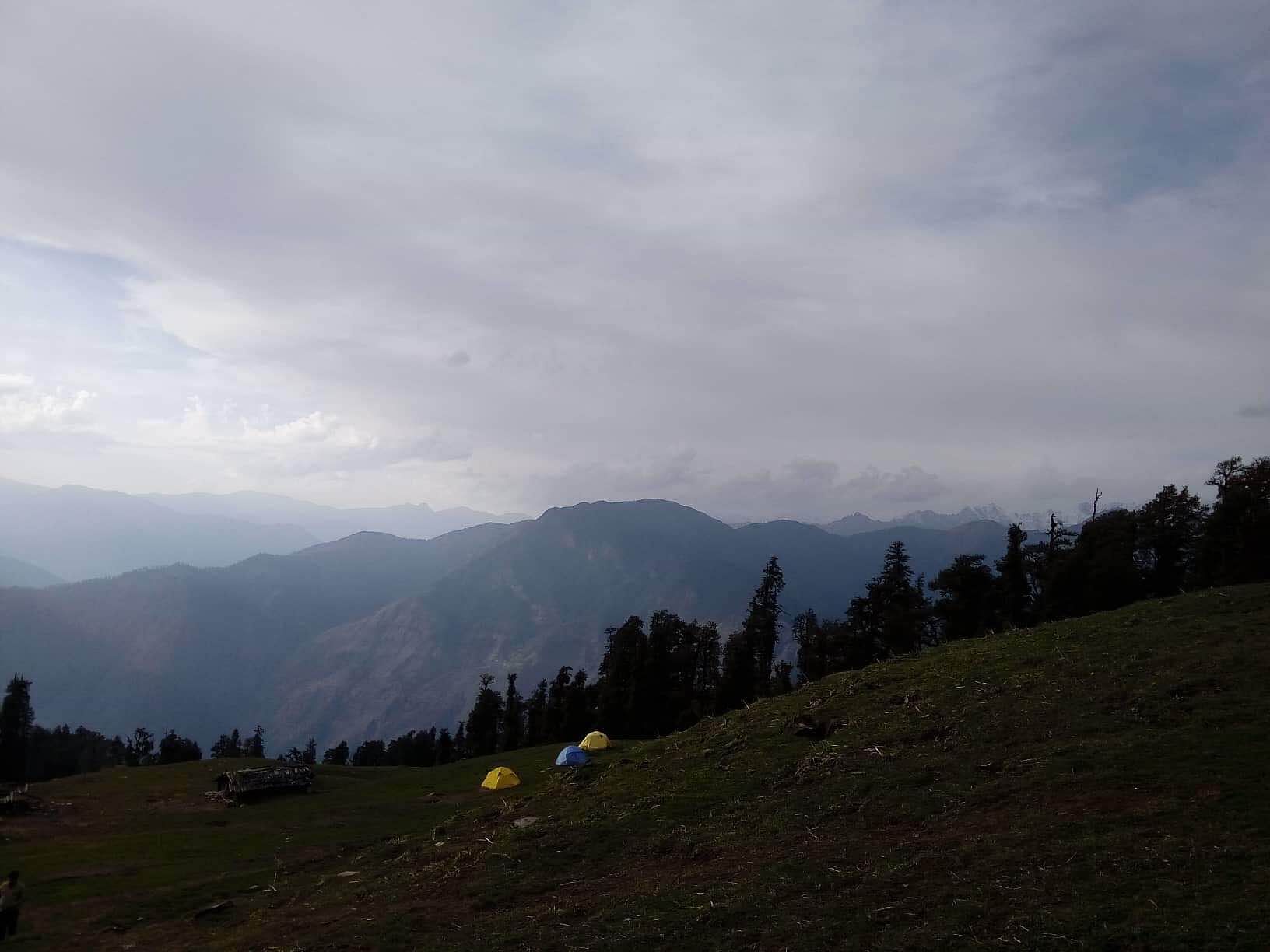 Mountainous landforms,Highland,Sky,Mountain,Hill station,Cloud,Hill,Atmospheric phenomenon,Mountain range,Wilderness