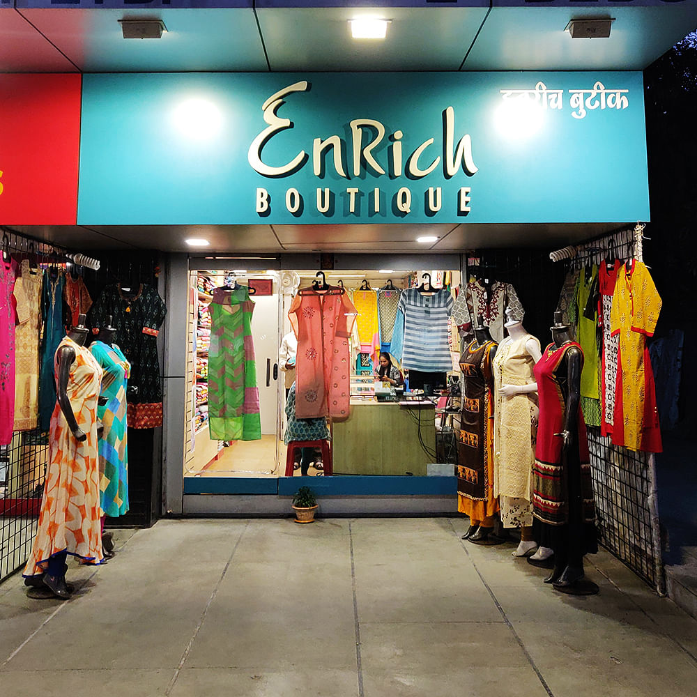 Boutique,Outlet store,Building,Retail,Shopping,Trade,Display window,Street