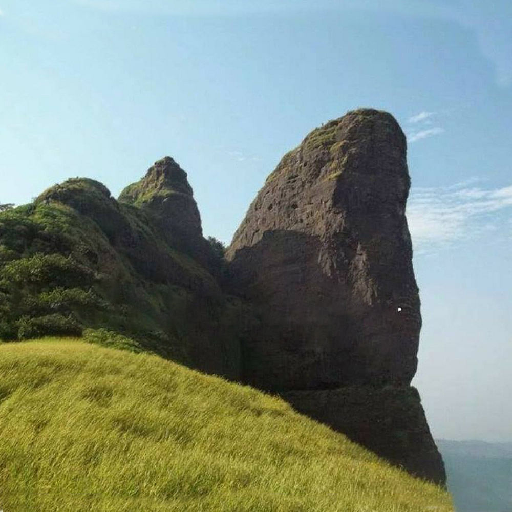 Rock,Cliff,Outcrop,Formation,Natural landscape,Klippe,Sky,Terrain,Geology,Grass